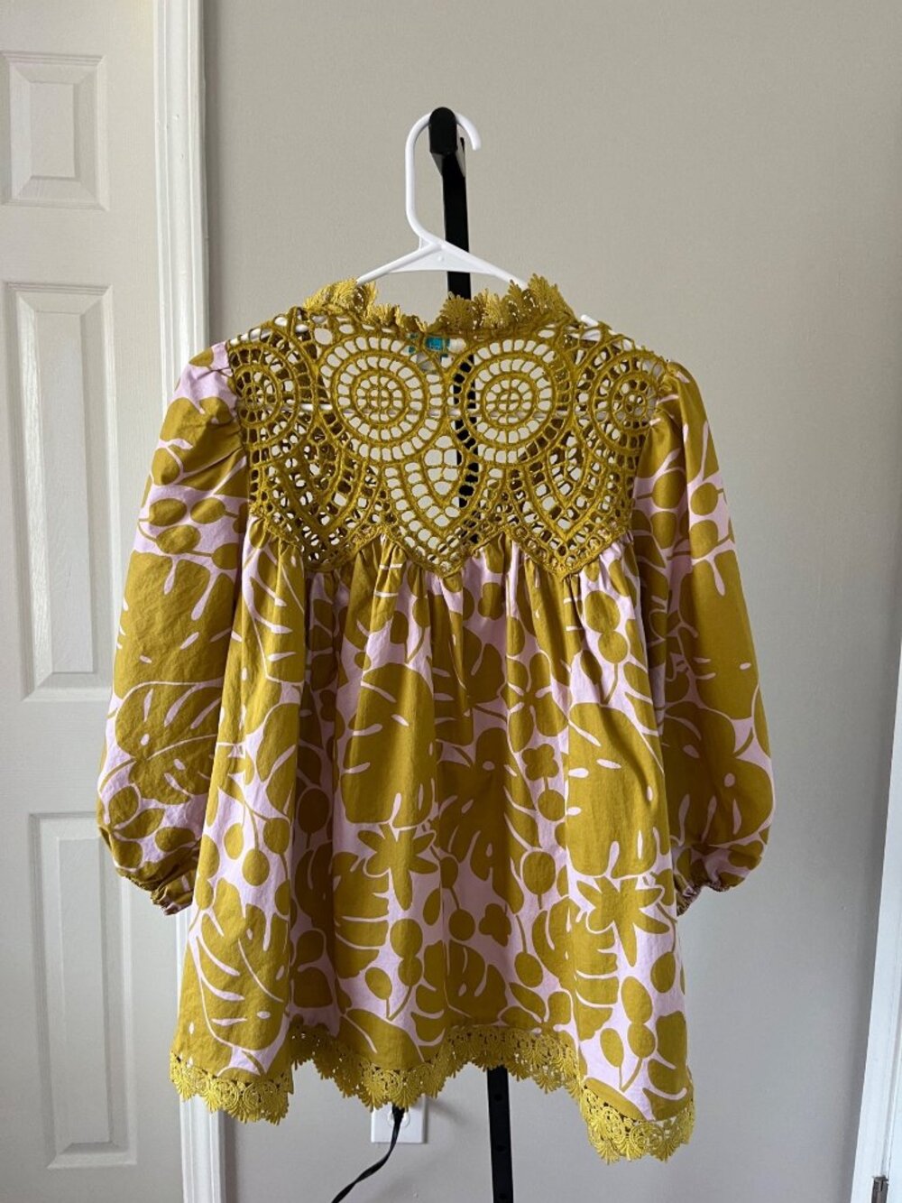 Sundance Harmonia Crochet V Neck Tasseled Blouse in Moss Floral Size L - Picture 3 of 6